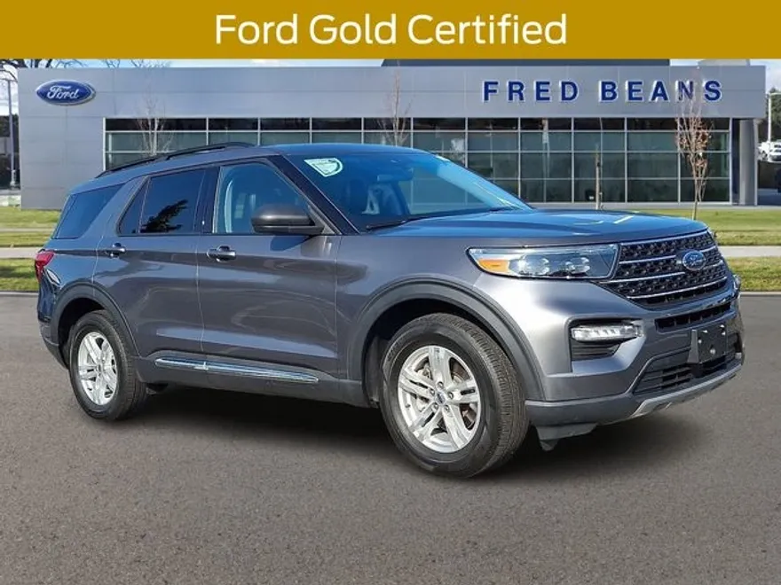 2022 Ford Explorer XLT photo 1