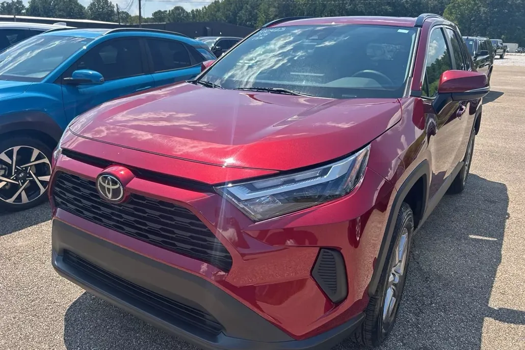 2025 Toyota RAV4 XLE photo 1