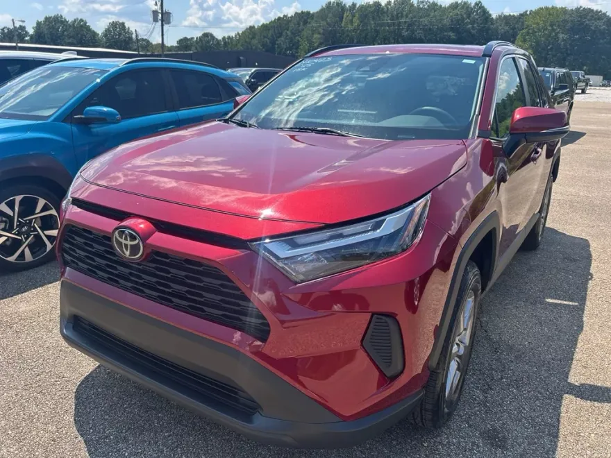 2025 Toyota RAV4 XLE photo 1
