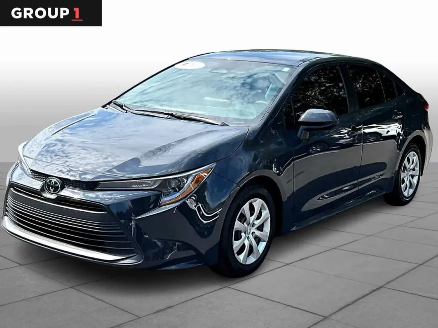 2023 Toyota Corolla LE photo 1