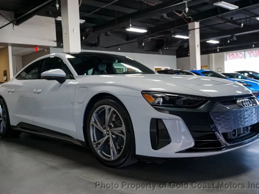 2022 Audi e-tron GT Premium Plus photo 2