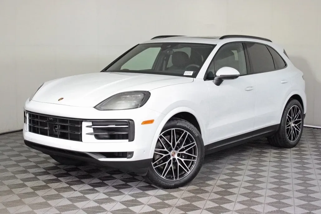 2025 Porsche Cayenne Base photo 1
