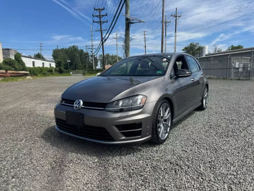 2017 Volkswagen Golf R Base photo 1