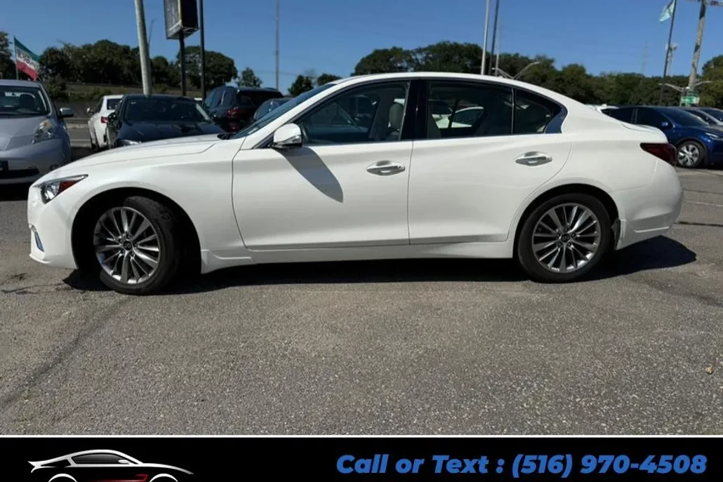 2022 Infiniti Q50 LUXE AWD photo 1