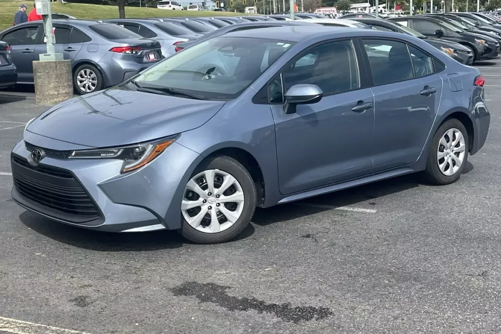 2024 Toyota Corolla LE photo 1