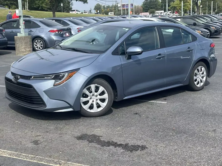 2024 Toyota Corolla LE photo 1