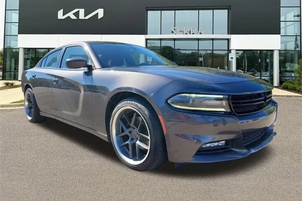 2016 Dodge Charger SXT photo 1