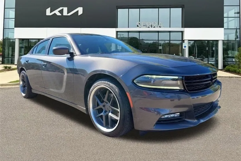 2016 Dodge Charger SXT photo 1