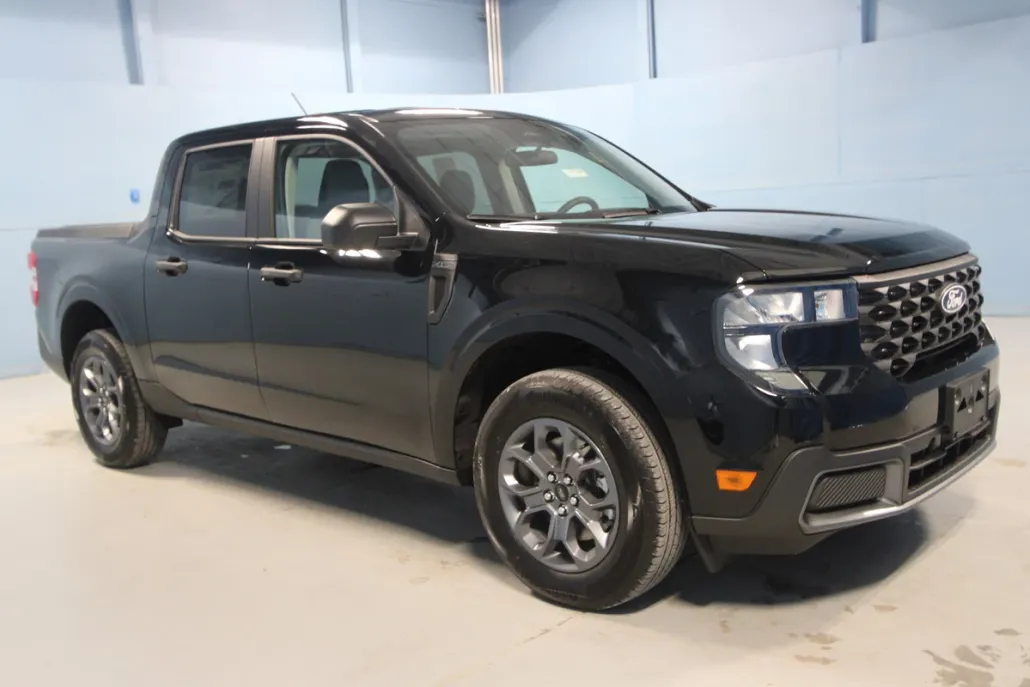 2025 Ford Maverick XLT photo 1