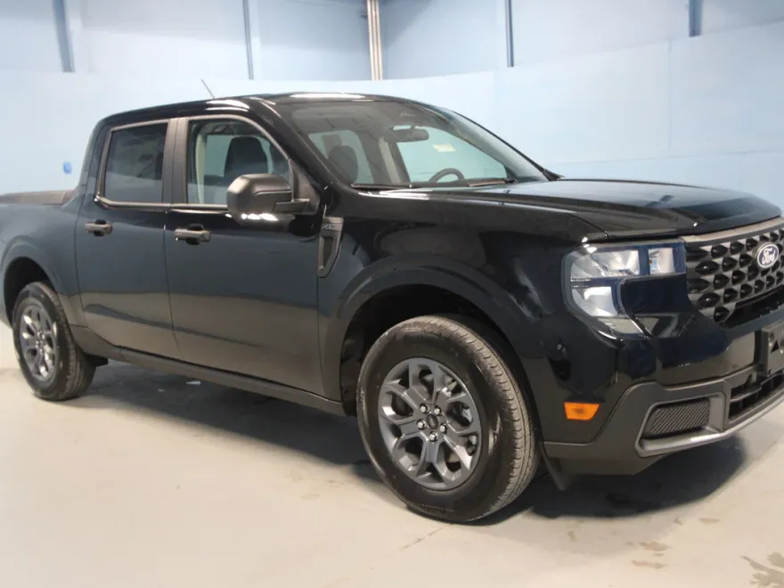 2025 Ford Maverick XLT photo 1