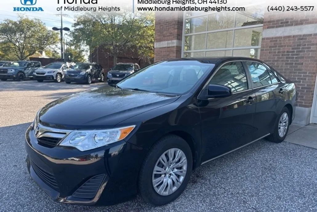 2013 Toyota Camry LE photo 1