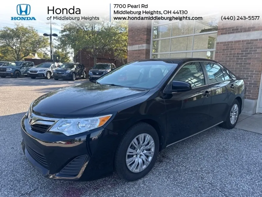 2013 Toyota Camry LE photo 1