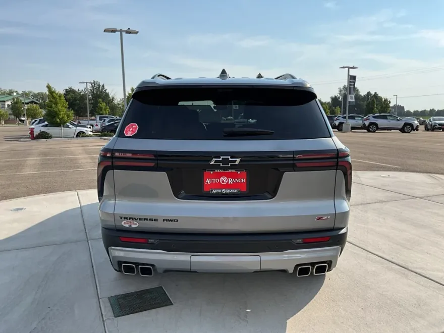 2024 Chevrolet Traverse Z71 photo 1