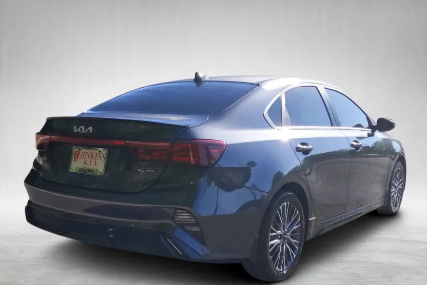 2022 Kia Forte GT-Line photo 1