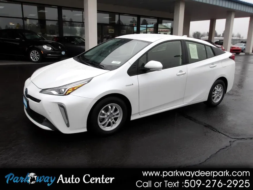 2021 Toyota Prius LE AWD-e photo 1