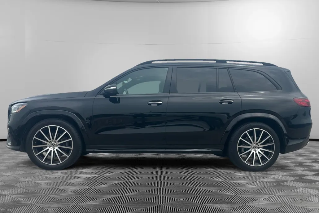 2025 Mercedes Benz GLS 450 4MATIC photo 1