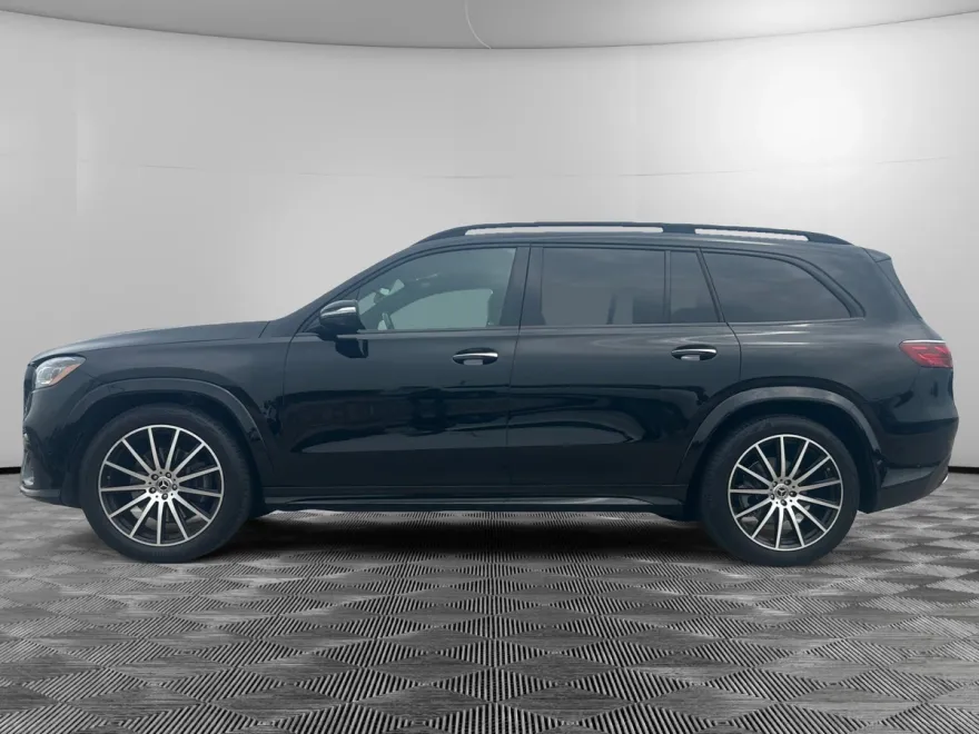 2025 Mercedes Benz GLS 450 4MATIC photo 1