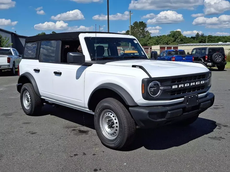 2025 Ford Bronco Base photo 1