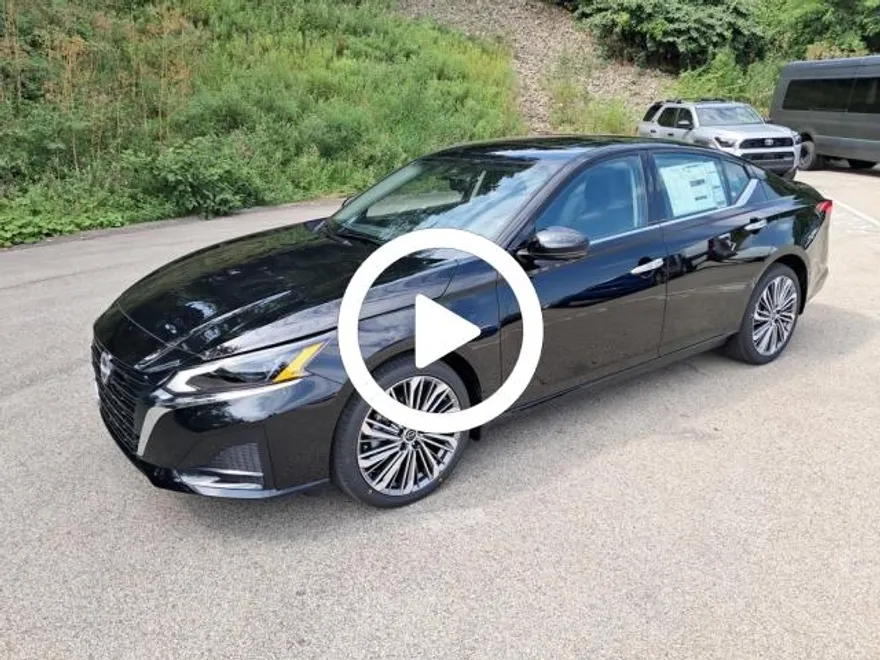 2025 Nissan Altima 2.5 SL photo 1