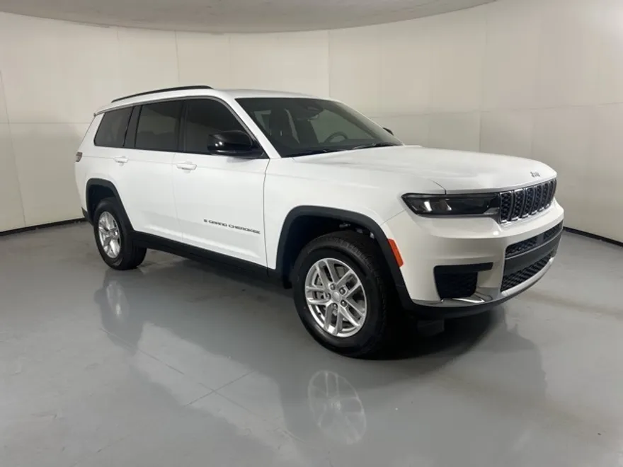 2025 Jeep Grand Cherokee Laredo Altitude photo 1