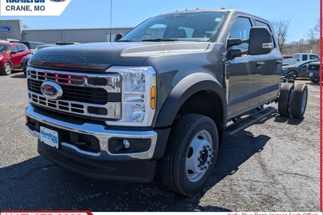2025 Ford F-550 photo 1