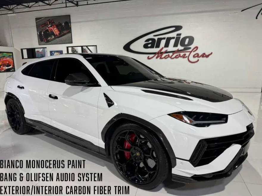 2023 Lamborghini Urus Performante photo 1
