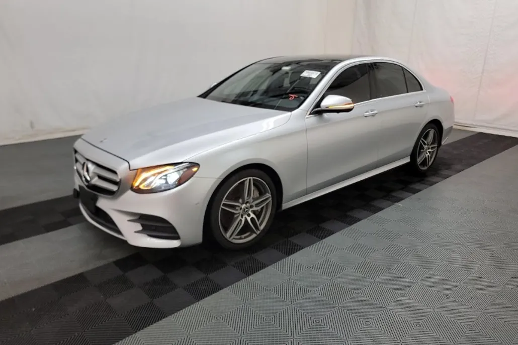 2019 Mercedes Benz E 300 4MATIC Sedan photo 1