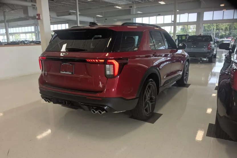 2025 Ford Explorer ST photo 1