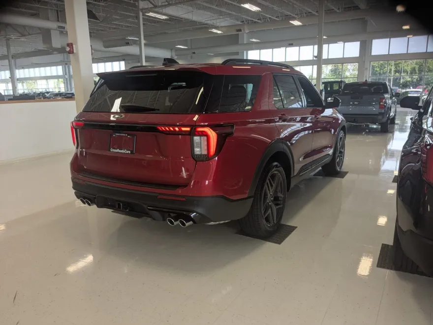2025 Ford Explorer ST photo 1