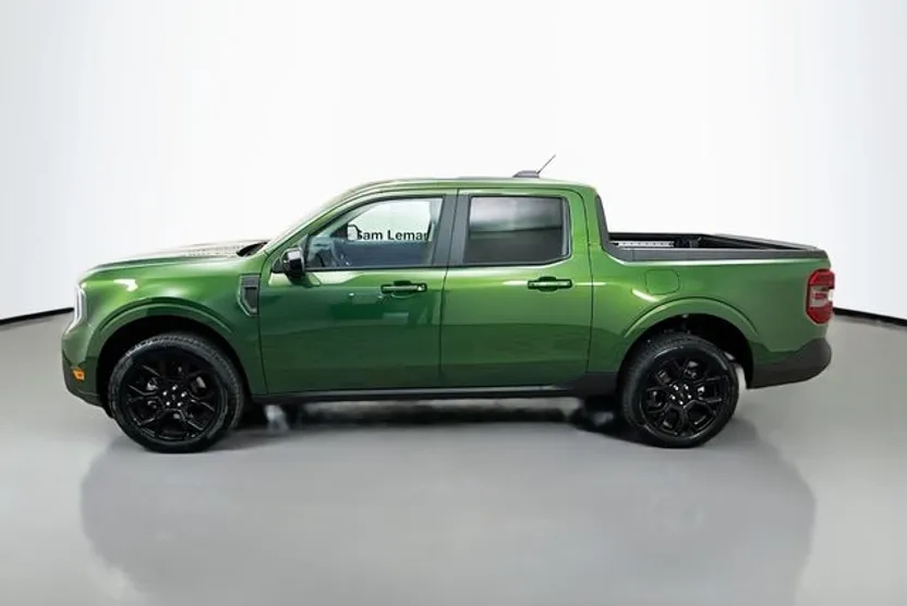2025 Ford Maverick Lariat photo 1