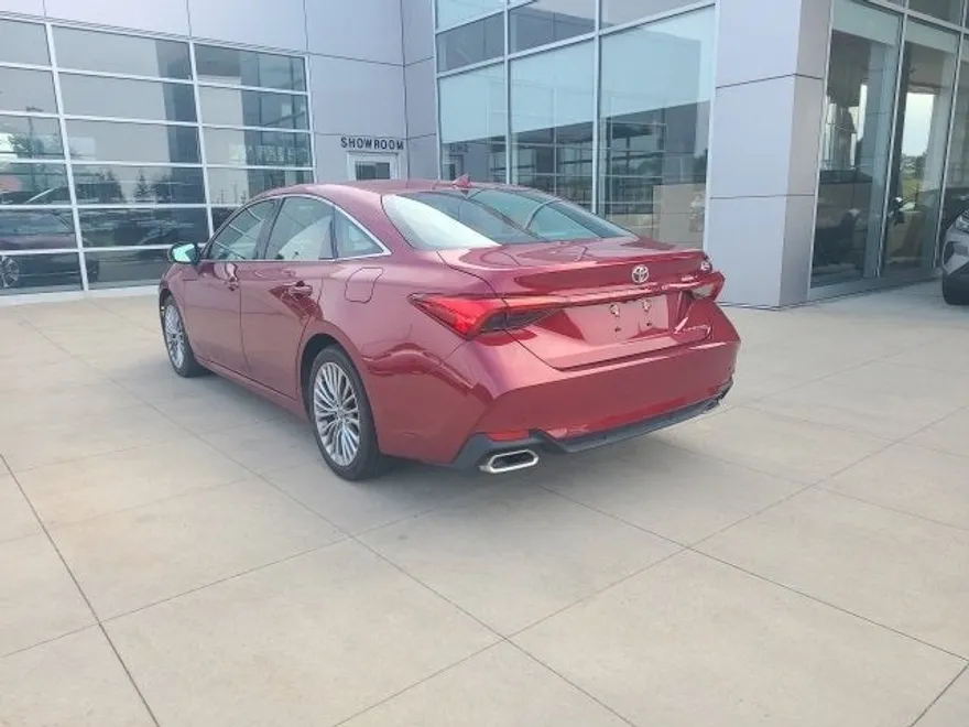 2022 Toyota Avalon Limited photo 4