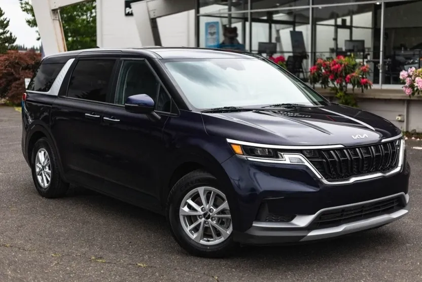 2024 Kia Carnival LX photo 1