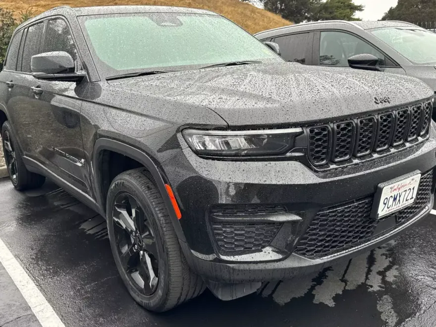 2022 Jeep Grand Cherokee Altitude photo 1