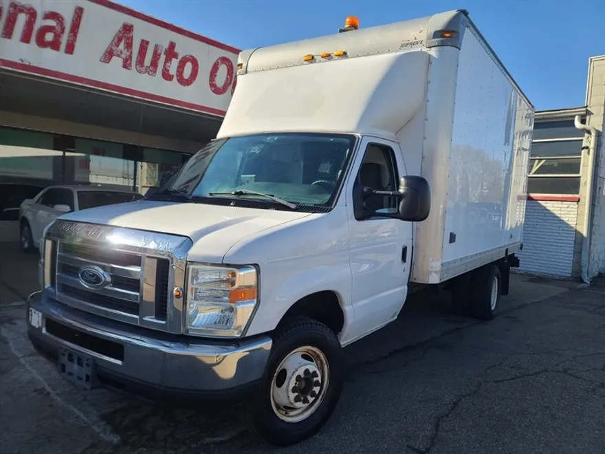 2016 Ford E-450 photo 1