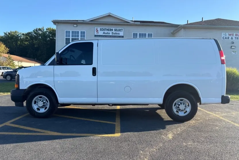 2017 Chevrolet Express 2500 Cargo photo 1