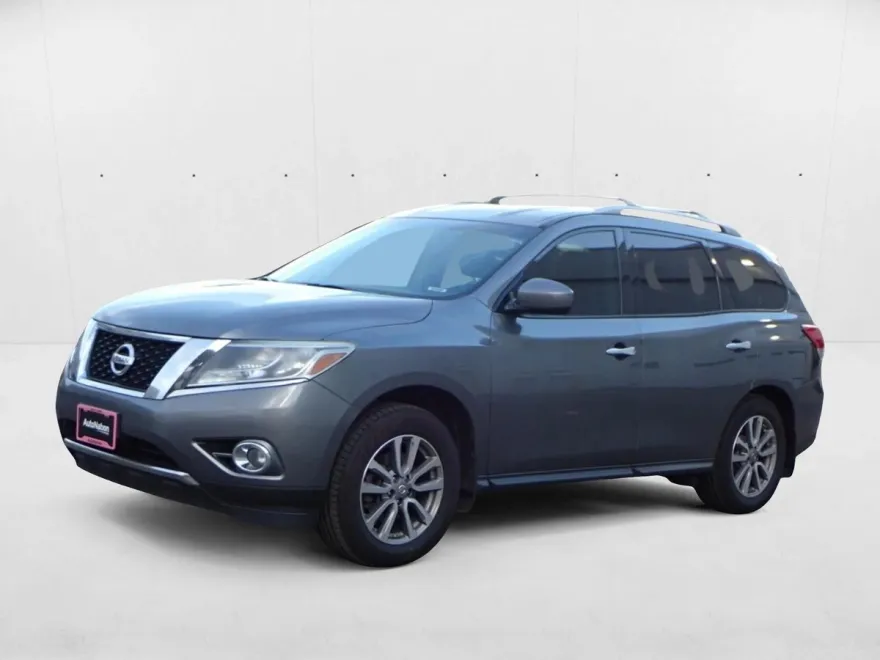 2015 Nissan Pathfinder SV photo 1