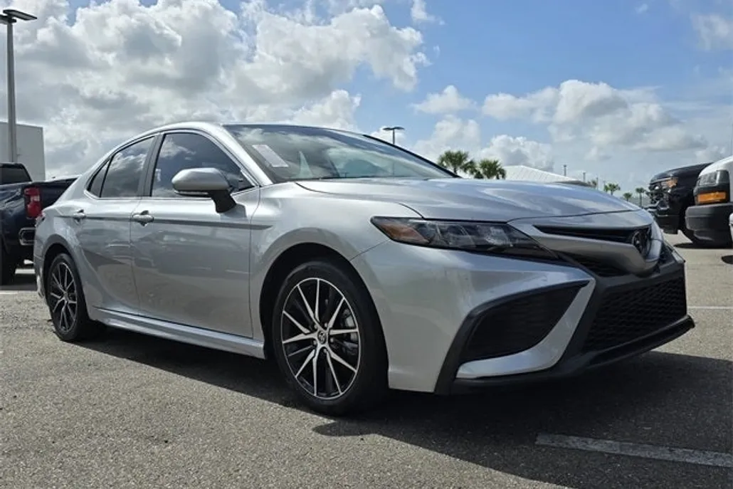 2024 Toyota Camry SE photo 1