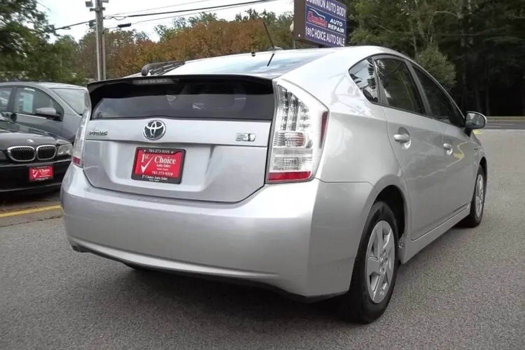 2010 Toyota Prius Two photo 1