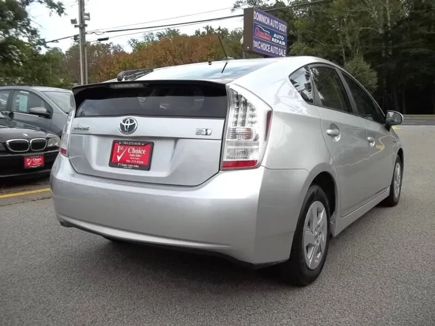 2010 Toyota Prius Two photo 1