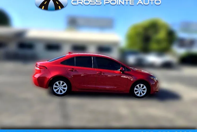 2020 Toyota Corolla LE photo 1