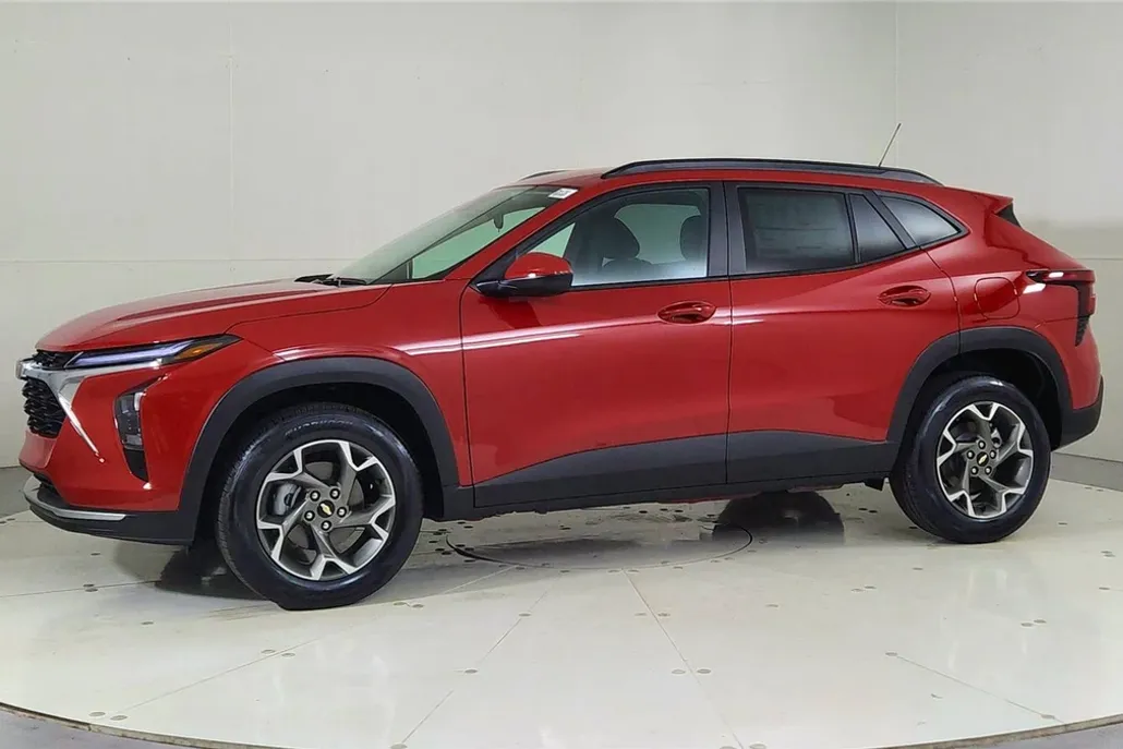2026 Chevrolet Trax LT photo 1