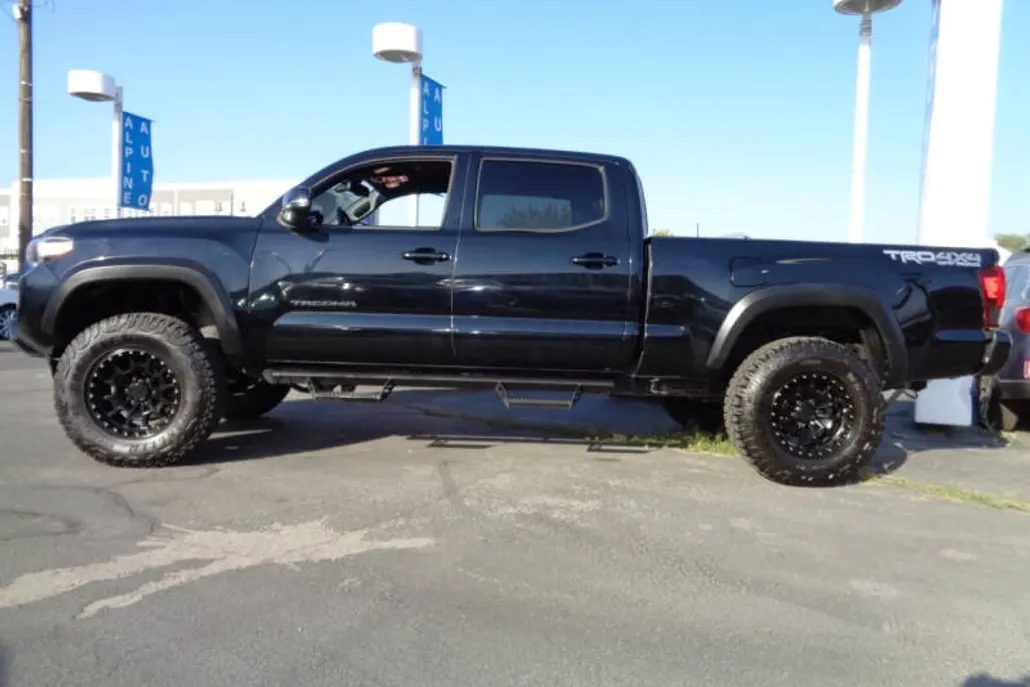 2018 Toyota Tacoma TRD Off-Road photo 1
