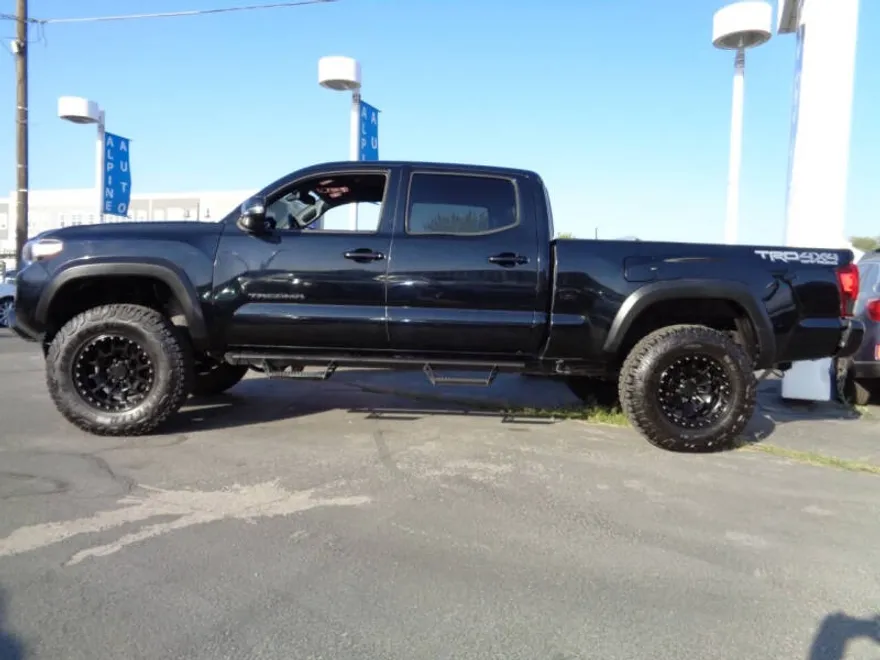 2018 Toyota Tacoma TRD Off-Road photo 1
