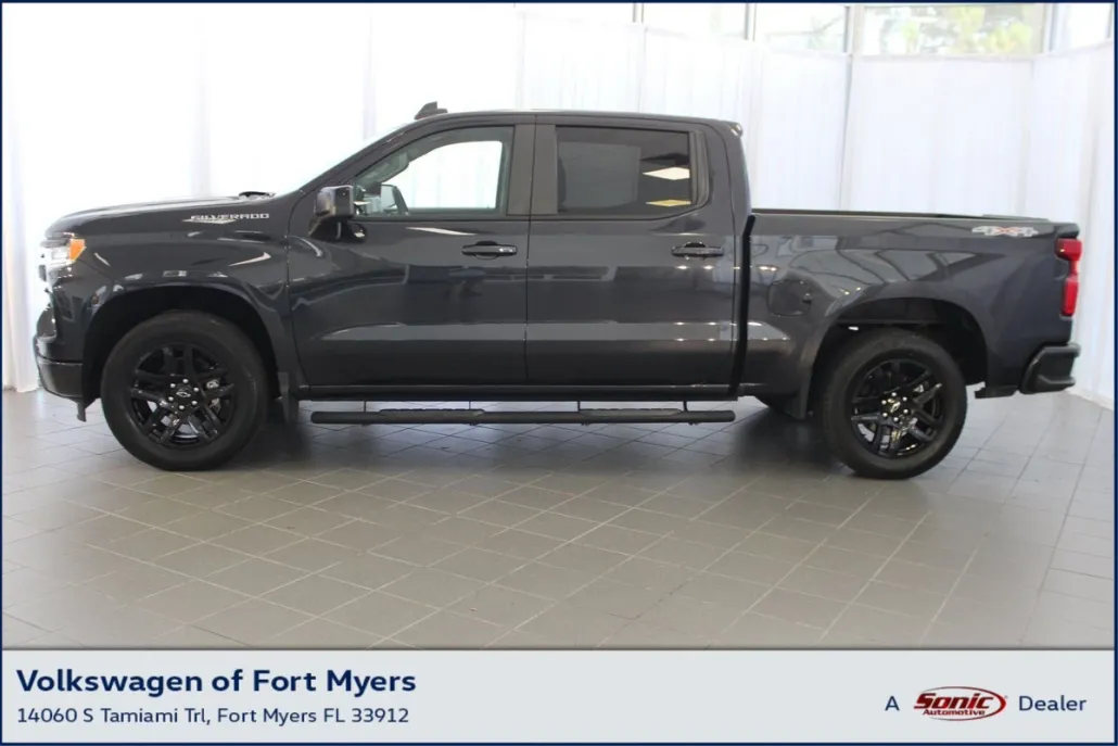 2023 Chevrolet Silverado 1500 RST photo 1