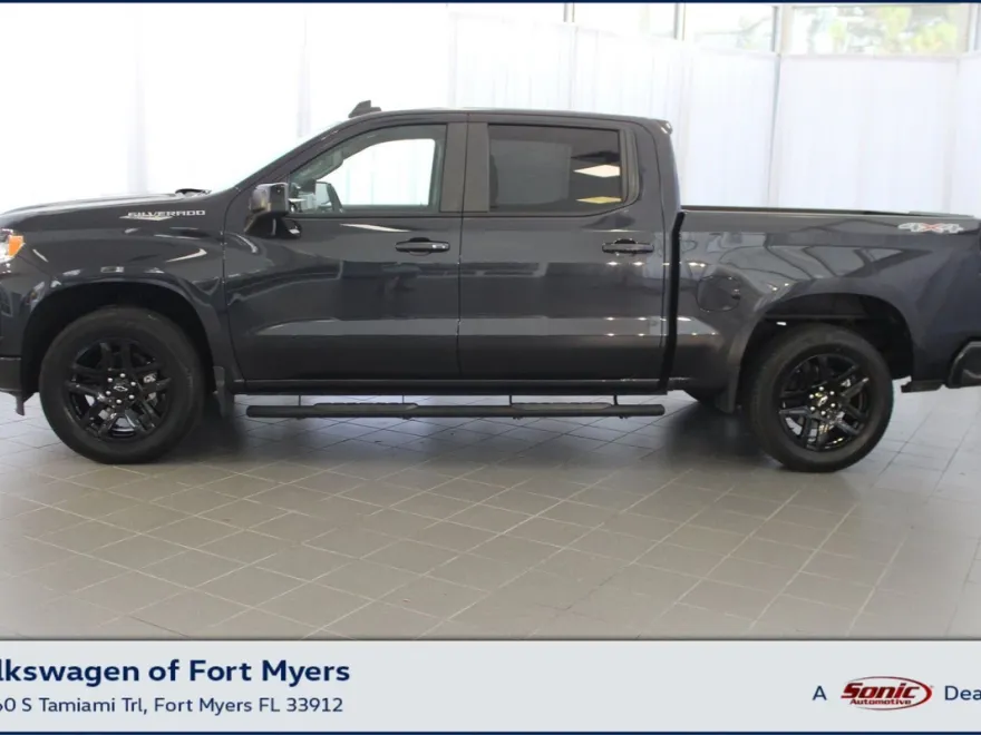 2023 Chevrolet Silverado 1500 RST photo 1