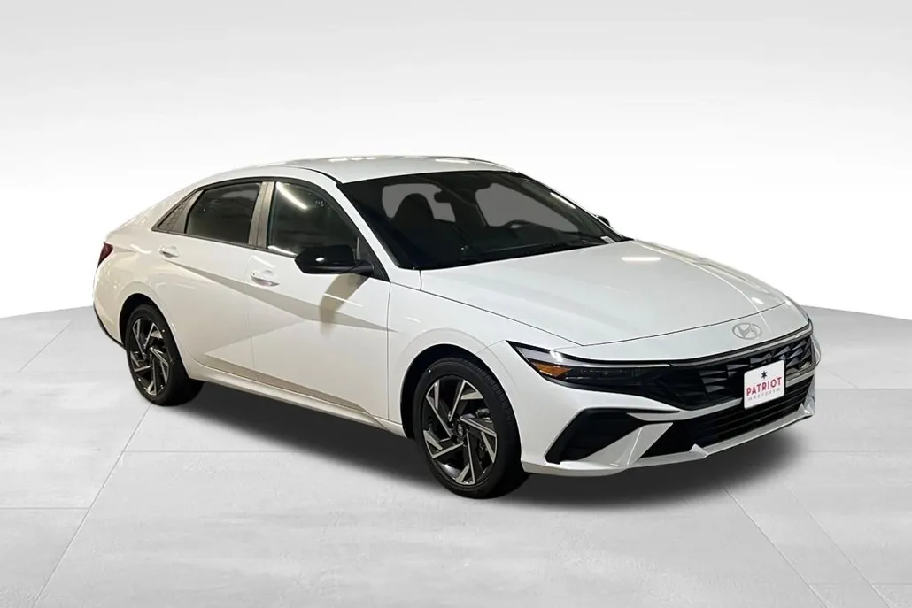 2025 Hyundai Elantra SEL Sport photo 1