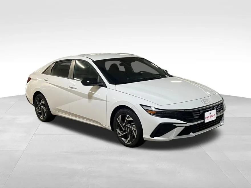 2025 Hyundai Elantra SEL Sport photo 1