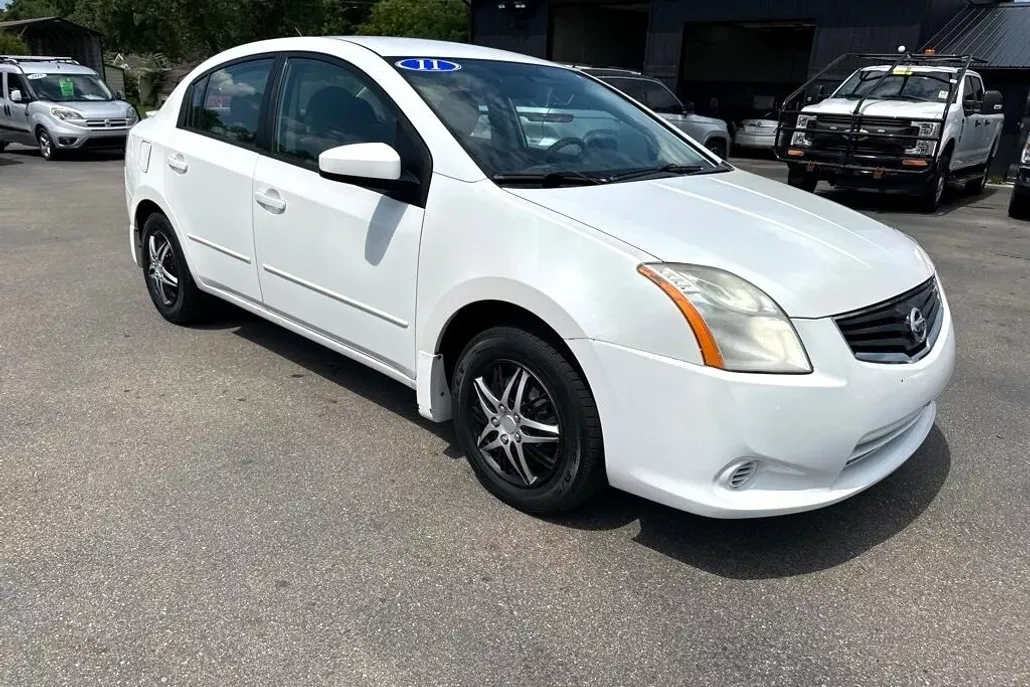 2011 Nissan Sentra 2.0 photo 1