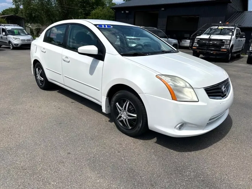 2011 Nissan Sentra 2.0 photo 1