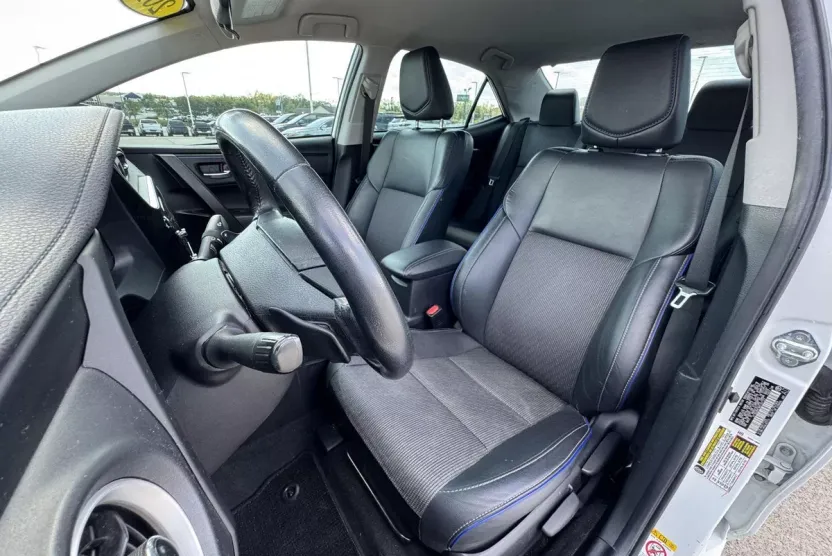 2019 Toyota Corolla L photo 1